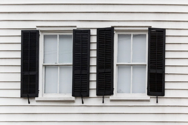 How to Spruce Up the Windows of Your Home Business