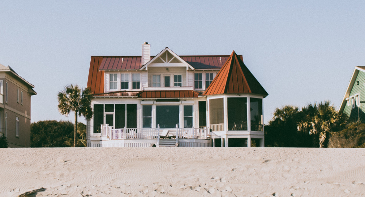 Condos vs. Beach Houses: Which is Best for Vacations and Real Estate Purchases?