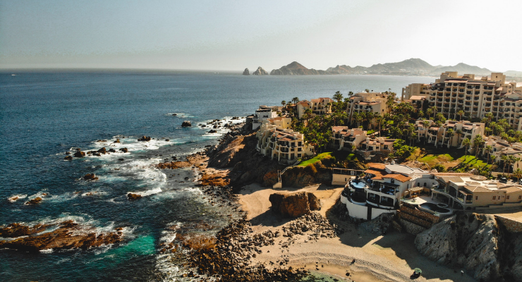 Condos vs. Beach Houses: Which is Best for Vacations and Real Estate Purchases?