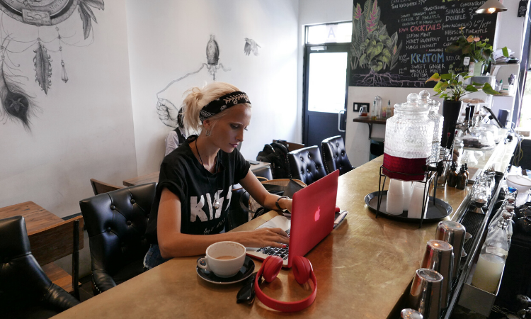 woman entrepreneur working in a cafe