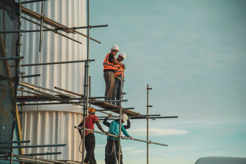construction workers: safety when working at heights