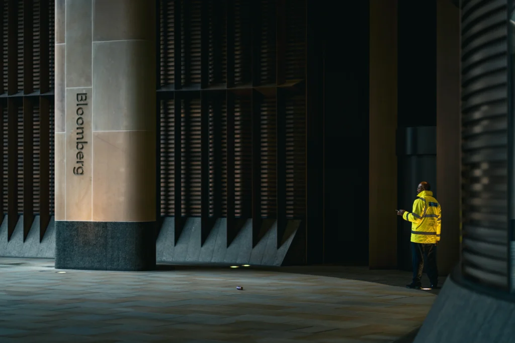 security guard: business security patrols