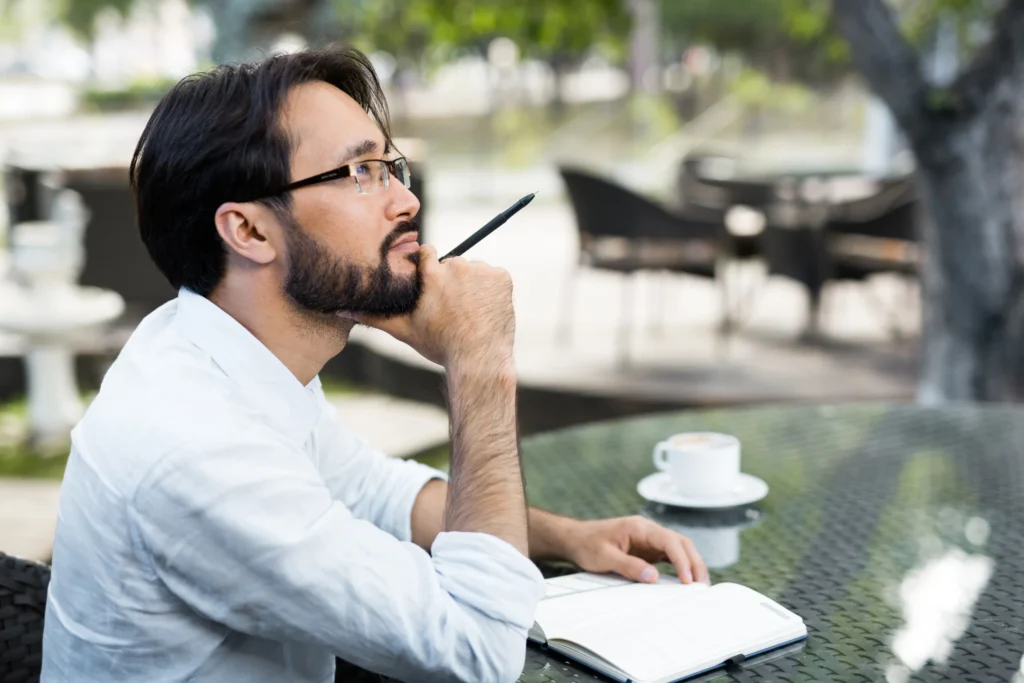 earn money from writing : man writing